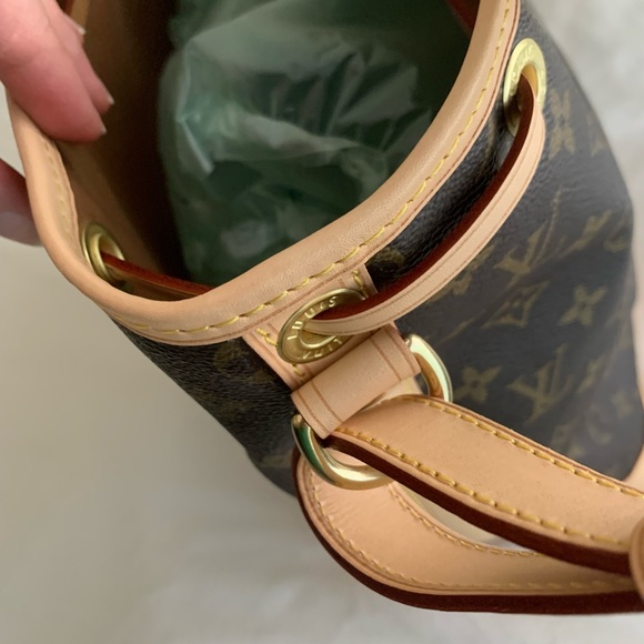 Louis Vuitton Monogram Noe Shoulder Bag - Picture 9 of 16